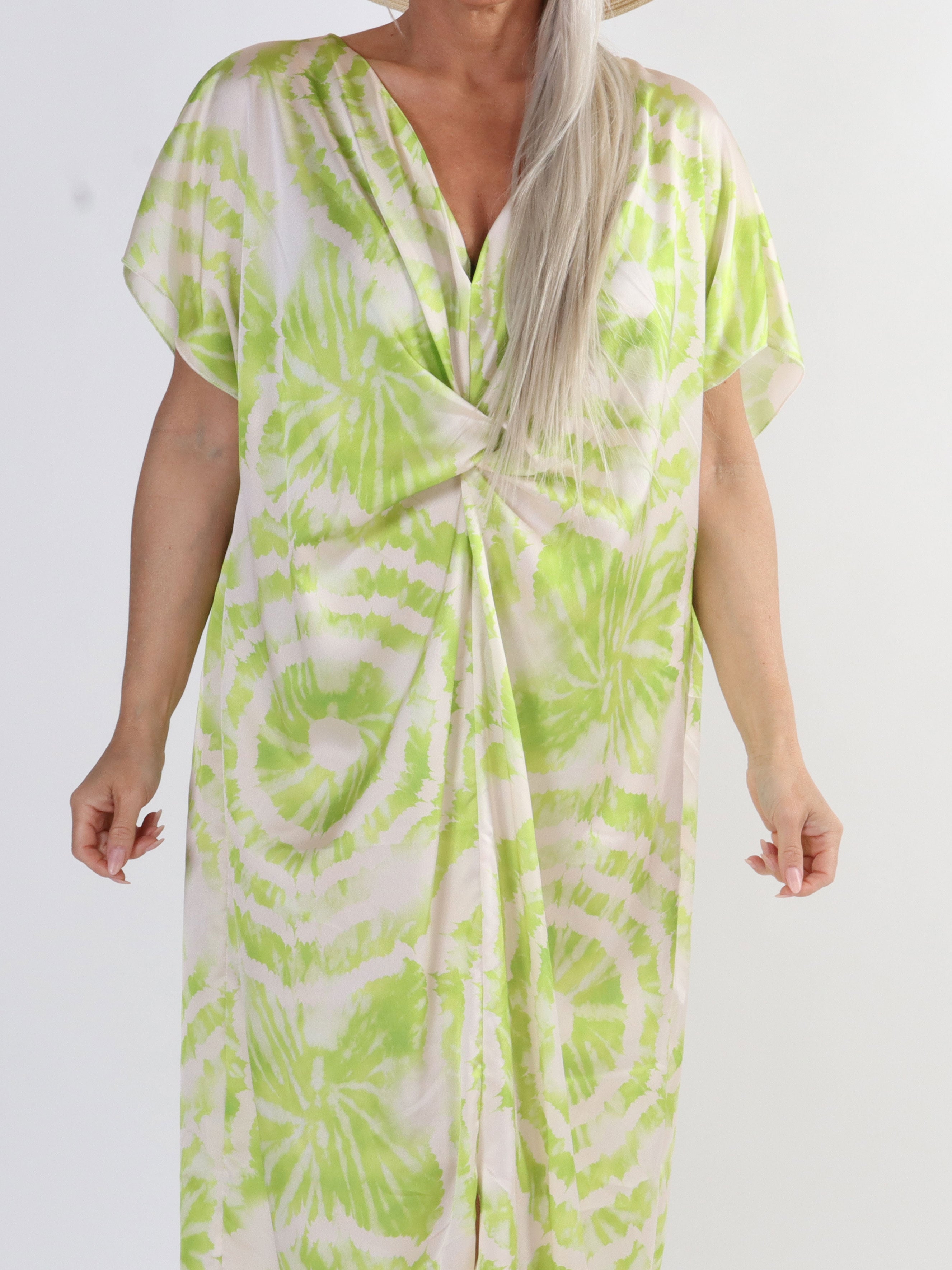 Juno Batik - Sød plus size kjole i batikmønster